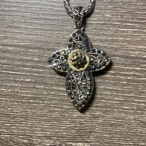 Cross neckless - Picture 4 of 6